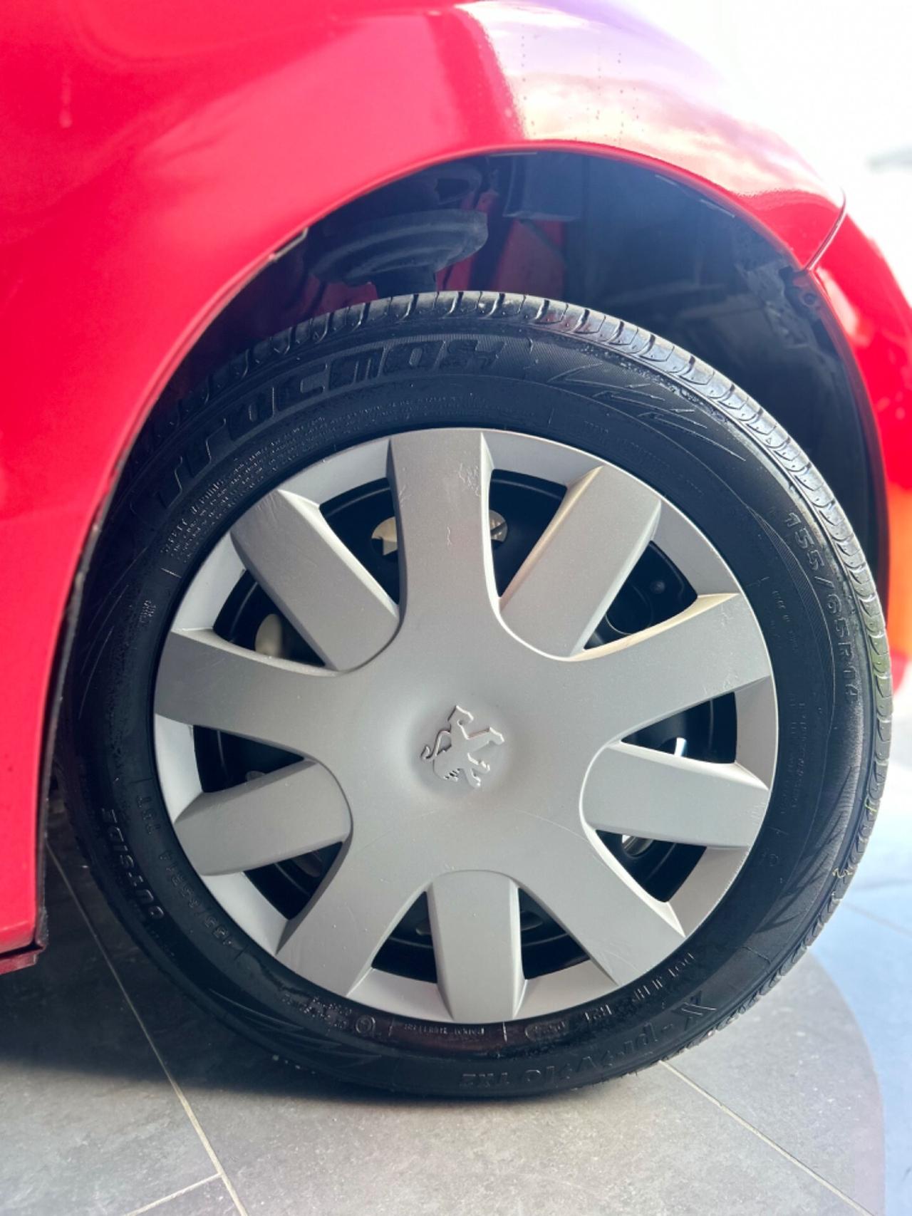 Peugeot 107 1.0 Benz. CAMBIO AUTOMATICO 2010