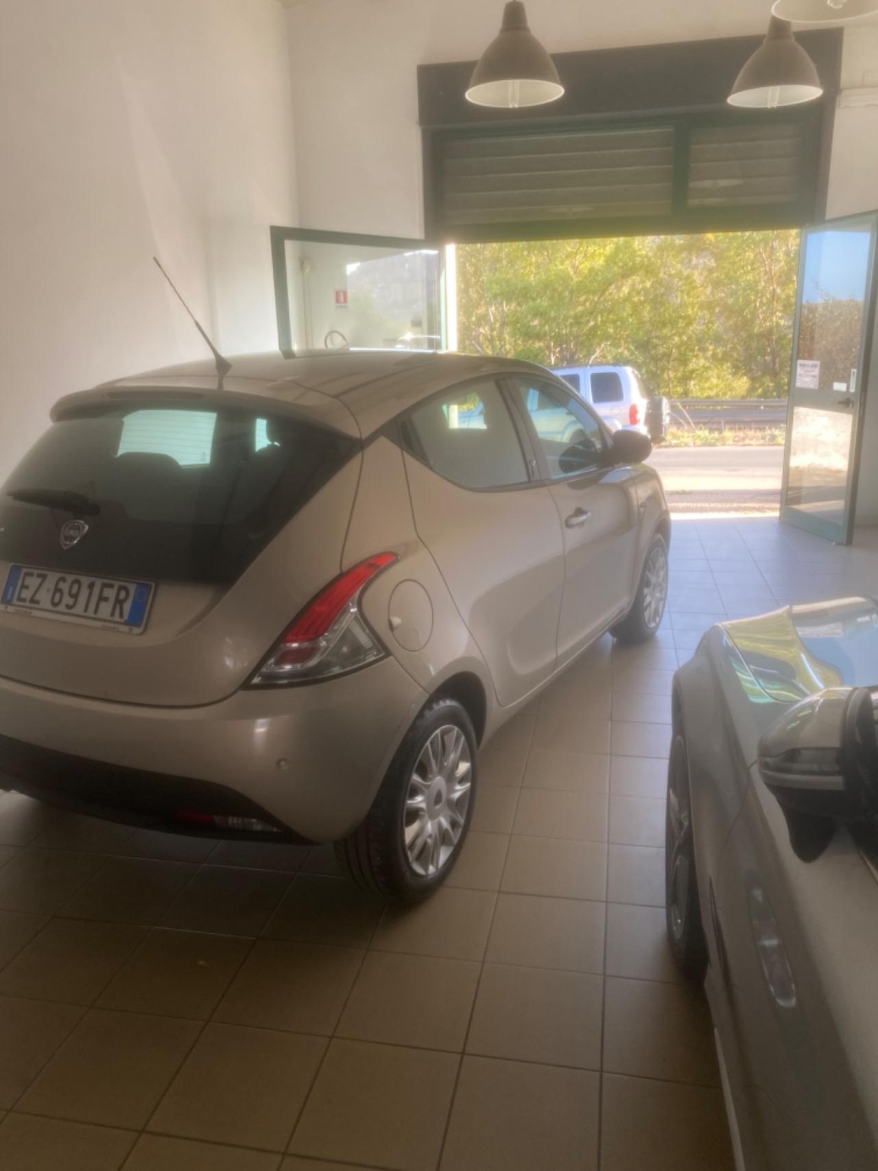 Lancia Ypsilon 1.3 MJT 16V 95 CV 5 porte S&S Silver