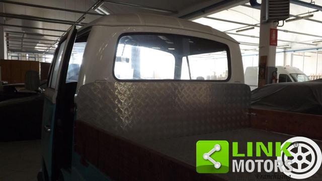 VOLKSWAGEN T2 26B1 con cassone completamente restaurato