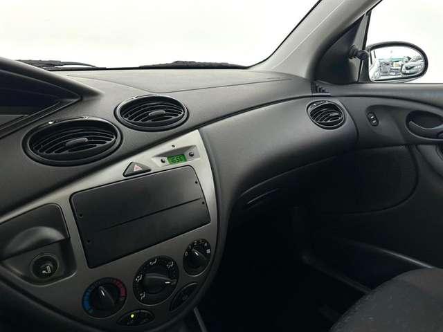 Ford Focus 1.6i 16V cat 5p. Ghia