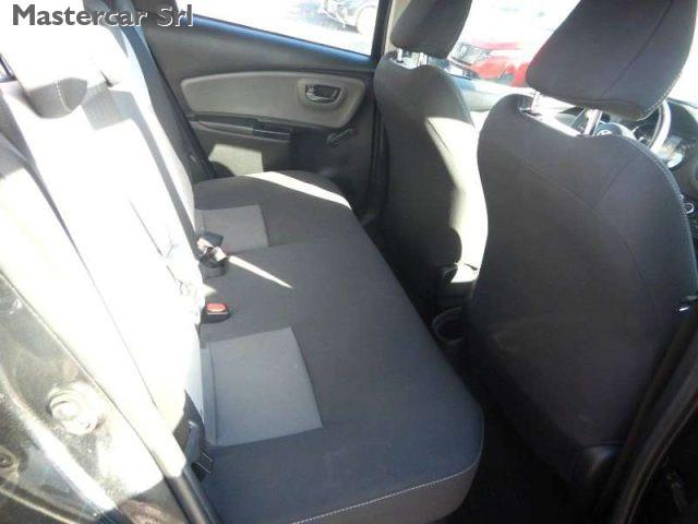 TOYOTA Yaris Yaris III 2017 5p 1.5h Business - FW366AT