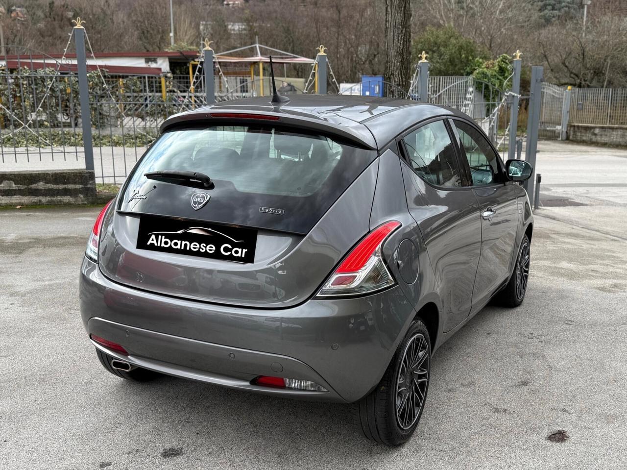 Lancia Ypsilon 1.0 FireFly S&S Hybrid Ecochic Gold