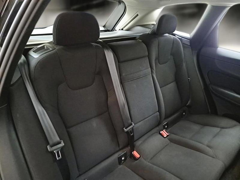 VOLVO XC60 B4 D AWD automatico Momentum Pro
