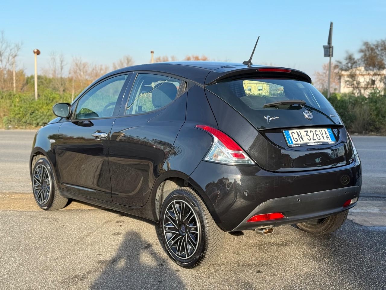 Lancia Ypsilon 1.0 FireFly 5 porte Hybrid Gold