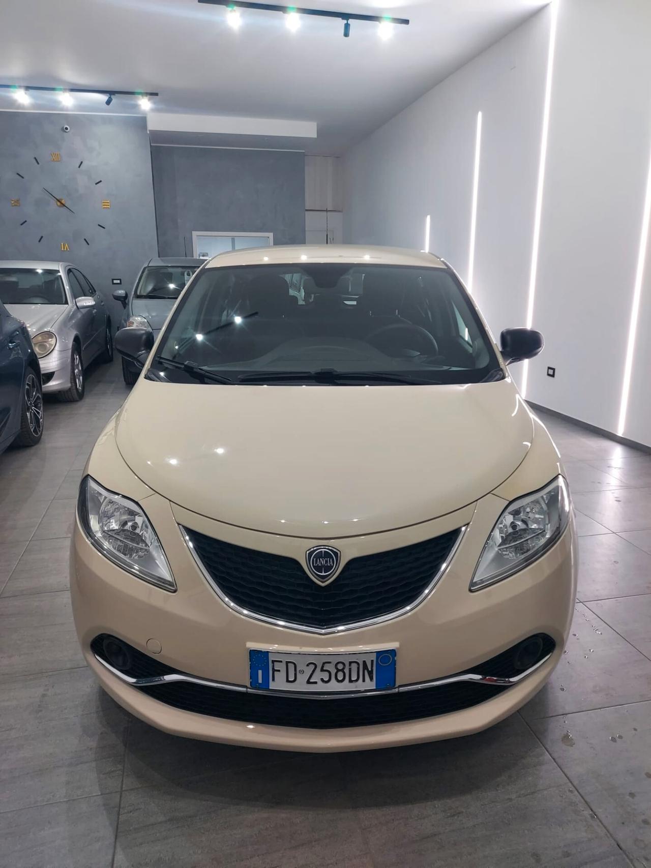 Lancia Ypsilon 1.2 69 CV 5 porte GPL Ecochic Silver