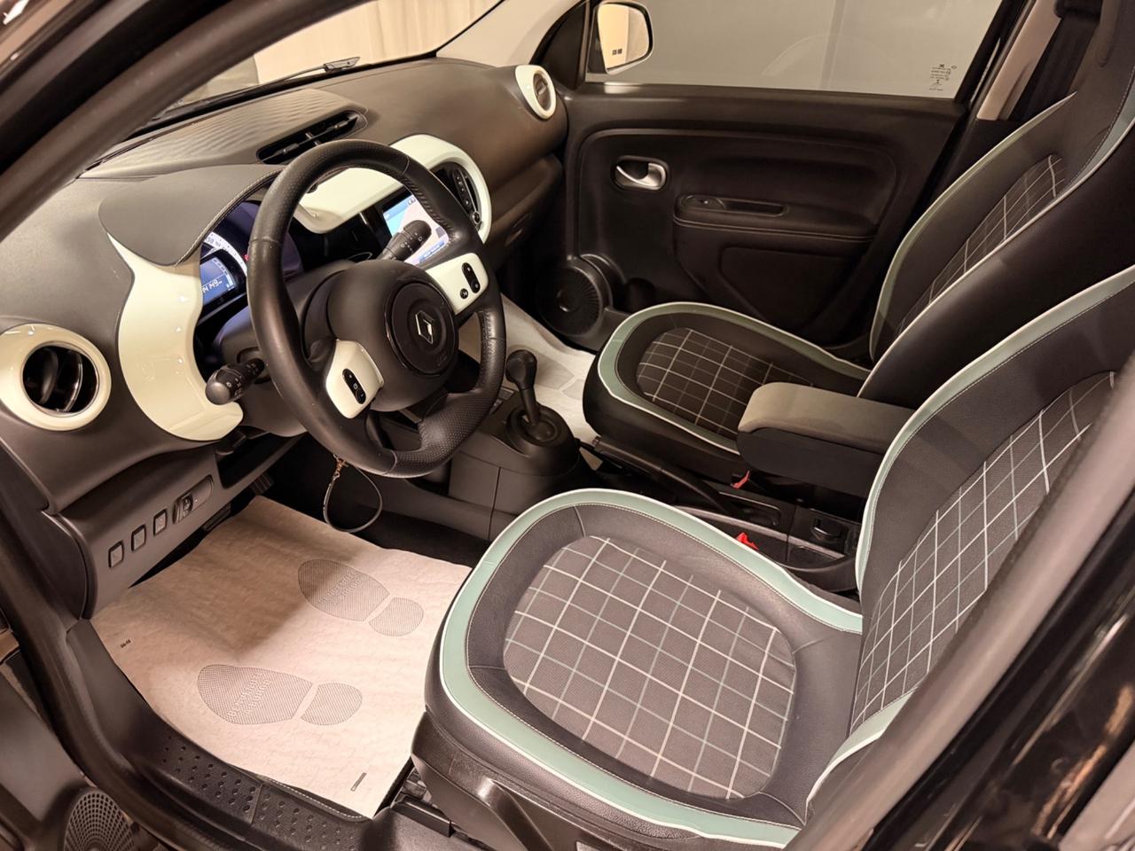 Renault Twingo automatica/pelle/led ed.La Parisienne