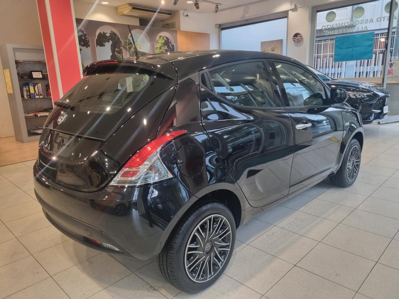 Lancia Ypsilon 1.0 FireFly 5 porte S&S Hybrid Oro