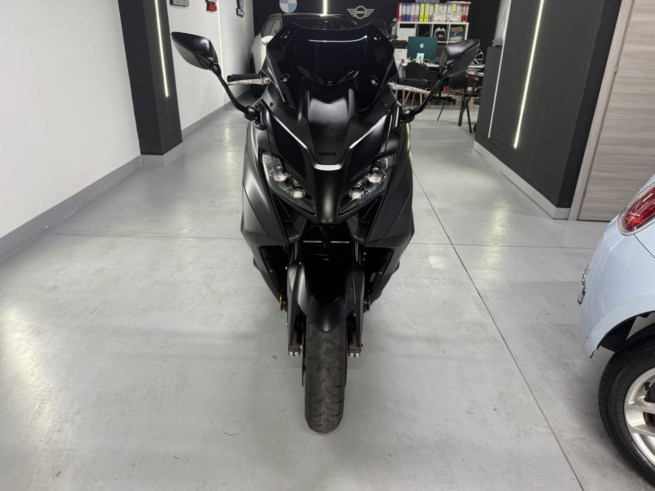 YAMAHA T MAX 560 2024