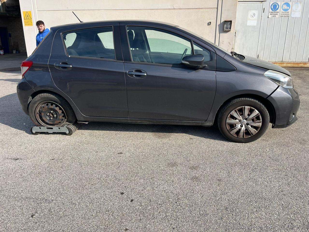 TOYOTA YARIS 1.0 5p Lounge INCIDENTATA