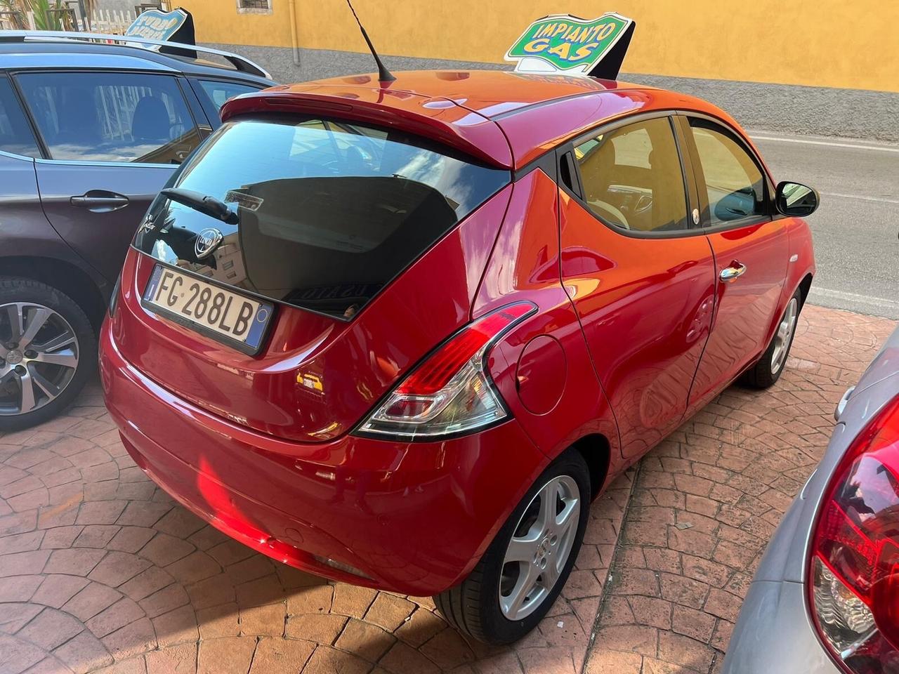 Lancia Ypsilon 1.2 GPL Ecochic Gold Casa madre