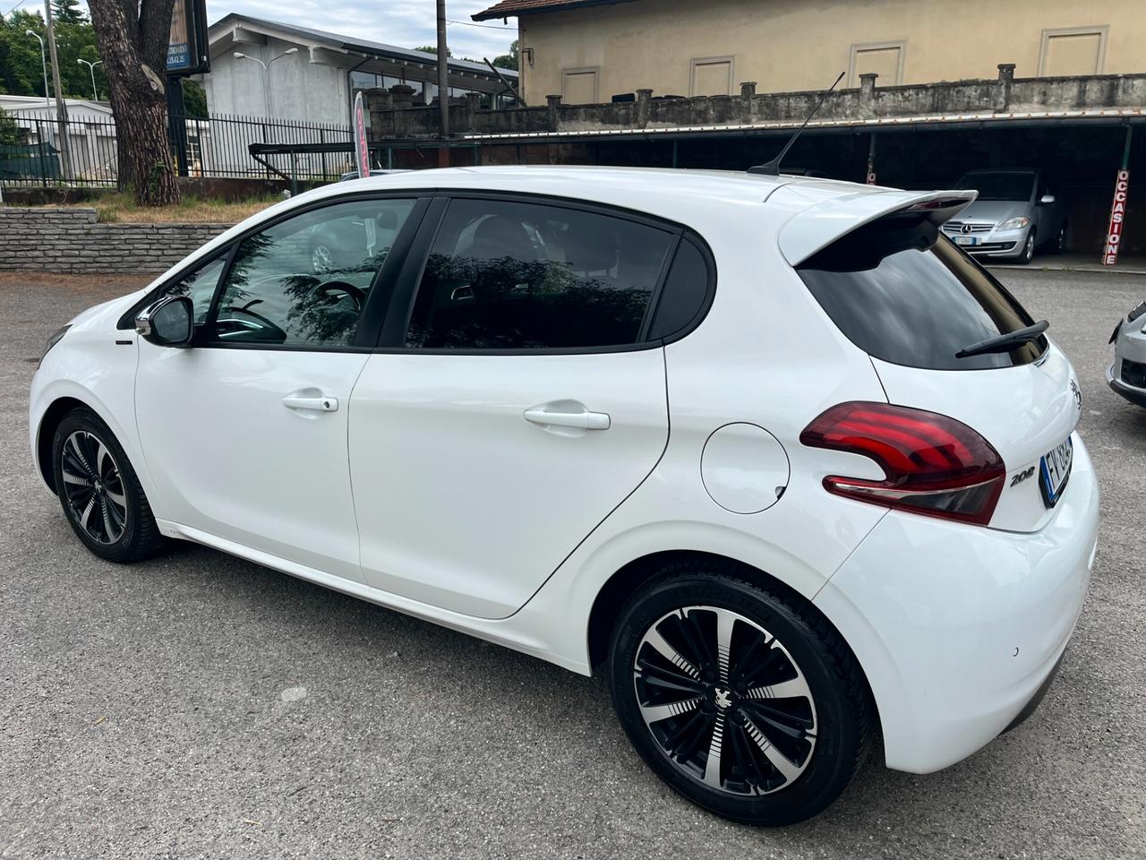 Peugeot 208 PureTech 82 Stop&Start 5 porte Signature