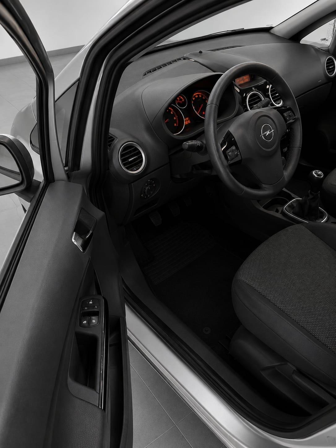Opel Corsa 1.2 5 porte Cosmo
