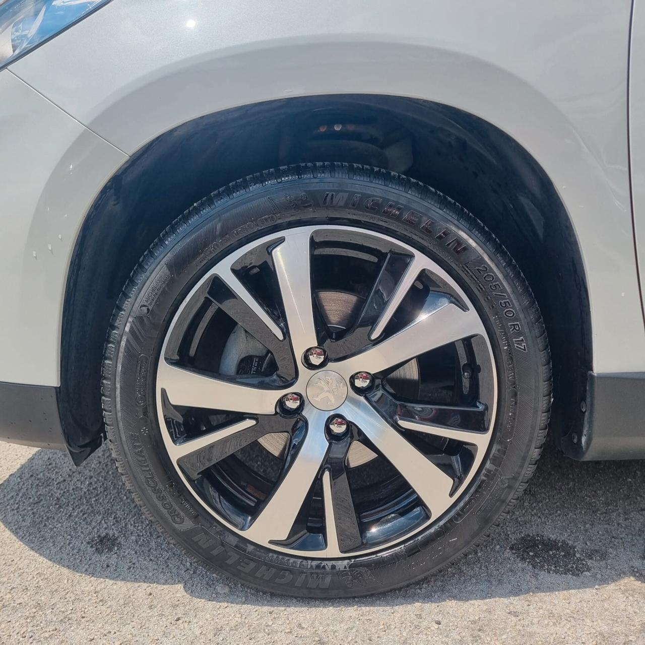 Peugeot 2008 1.6 e-HDi 115 CV Stop&Start Allure