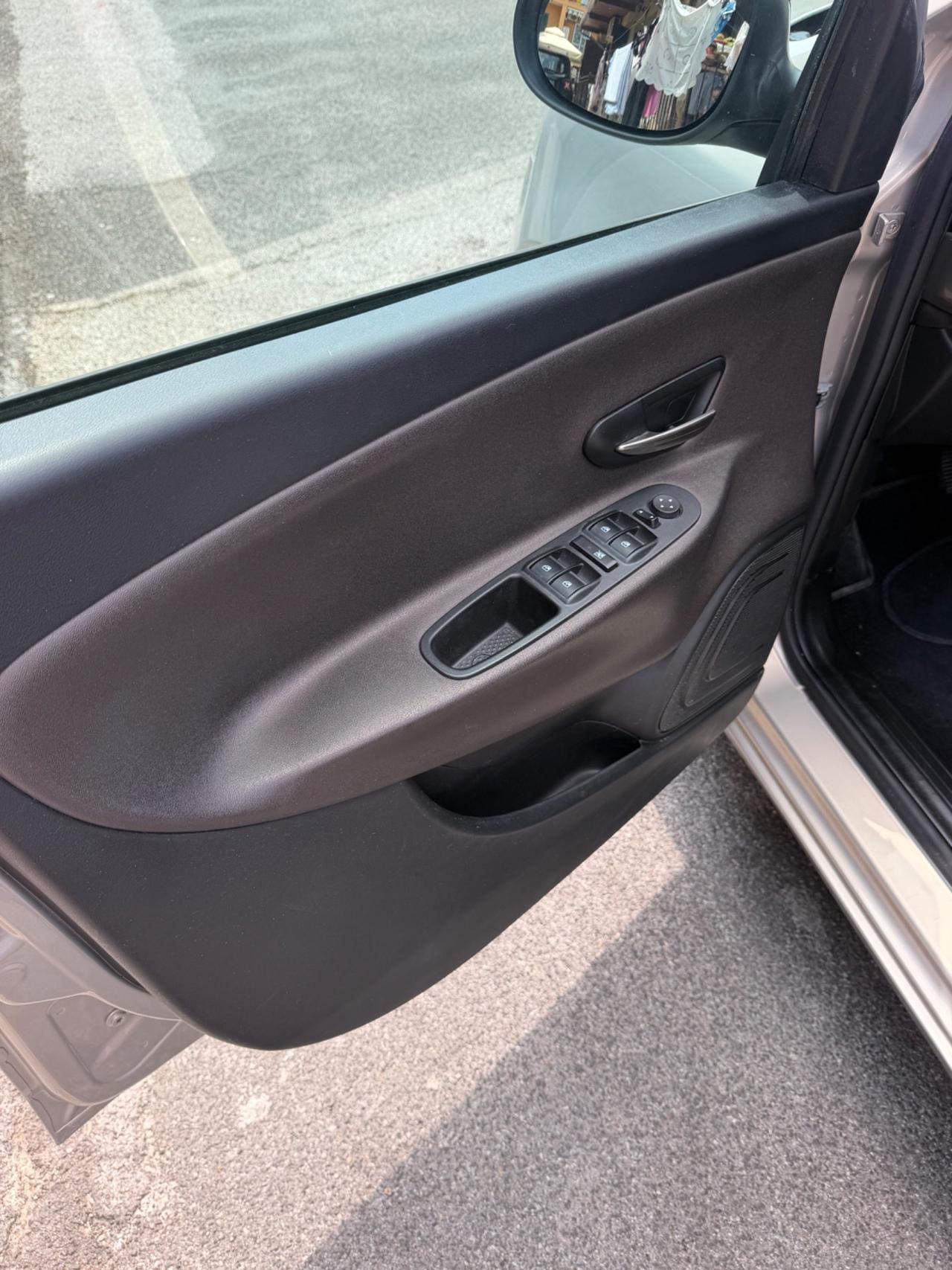 Lancia Ypsilon 0.9 TwinAir 85 CV 5 porte S&S DFN Platinum