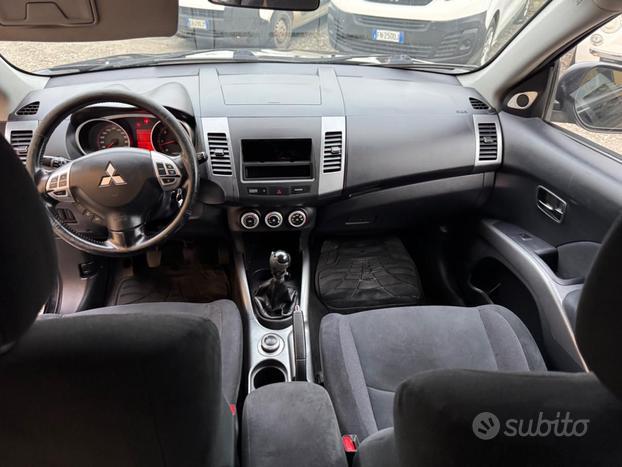 MITSUBISHI Outlander 7 posti 2.0 DI-D Intense DP