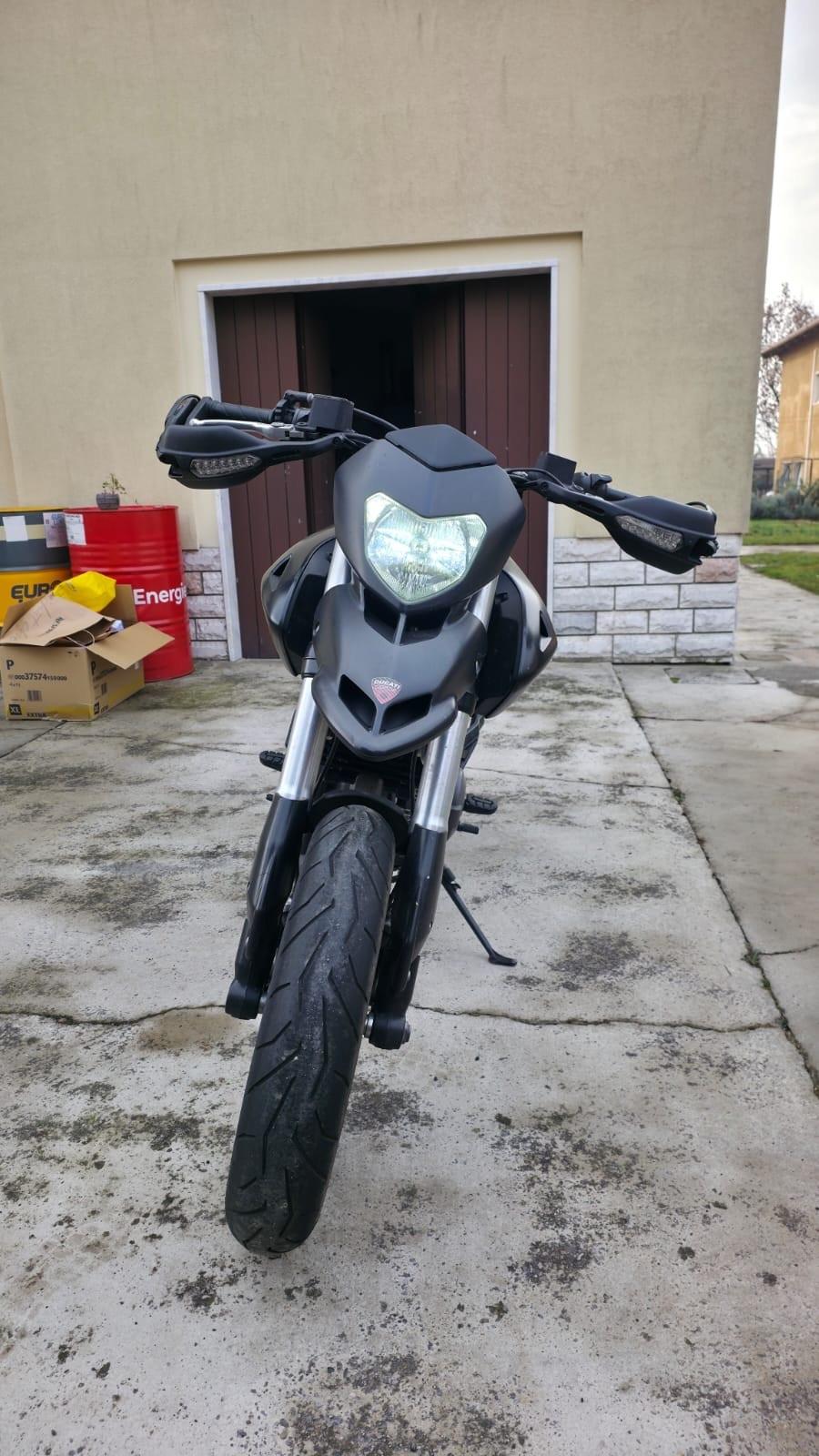 Ducati Hypermotard 796