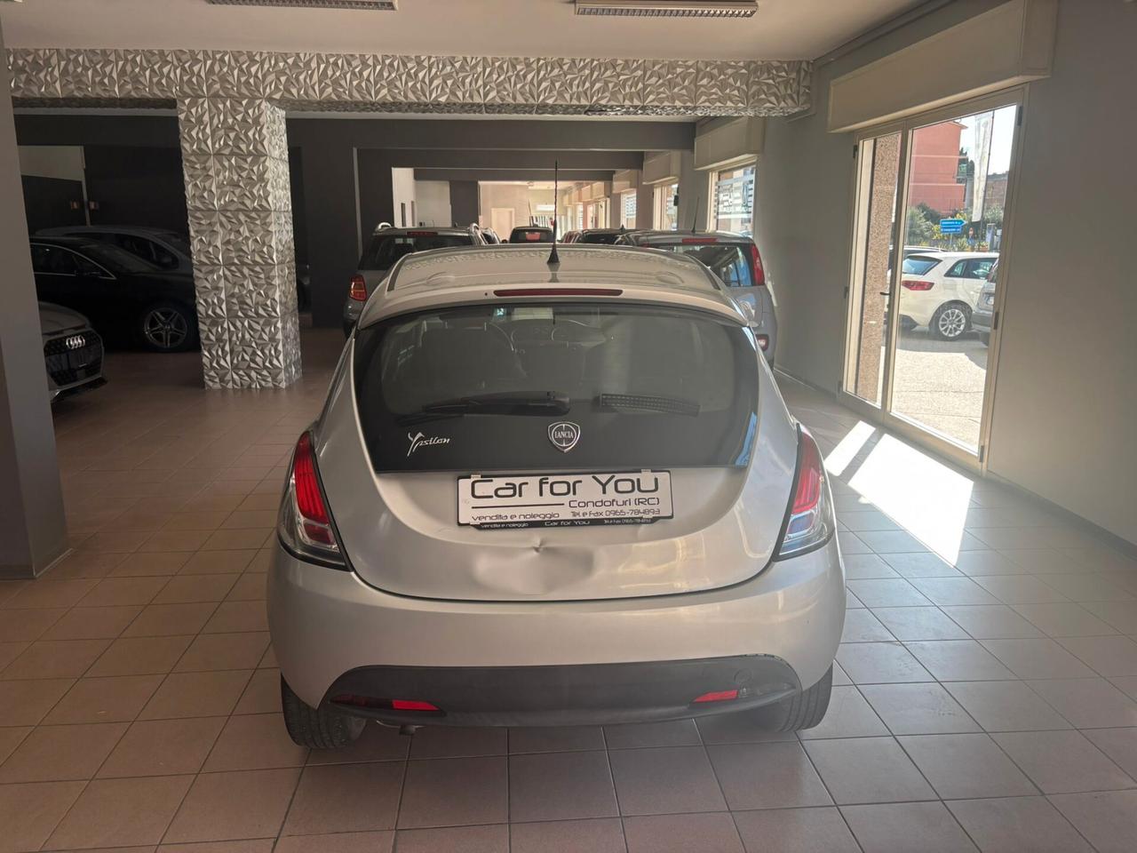 Lancia Ypsilon 1.2 69 CV 5 porte S&S Silver