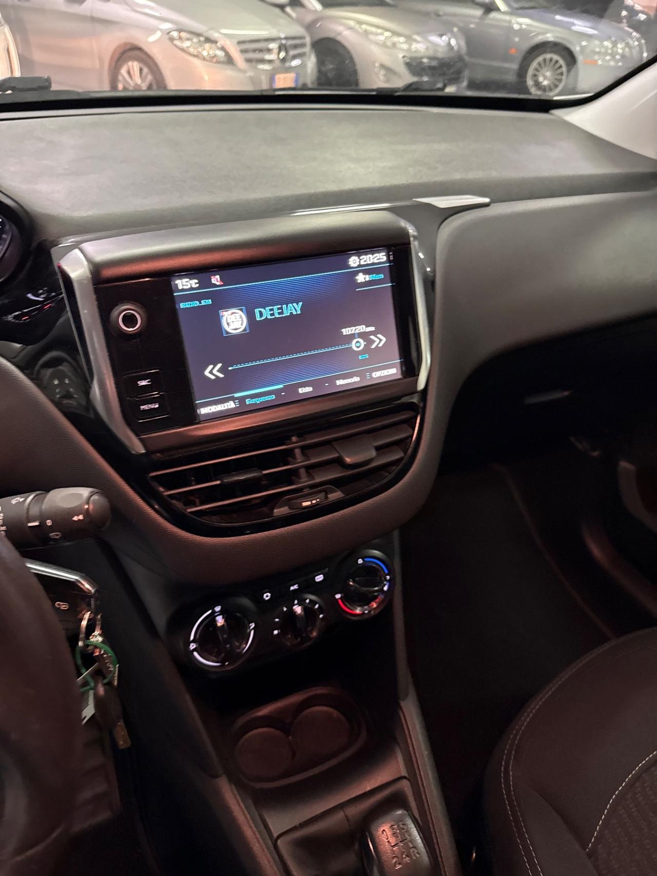 Peugeot 208 puretech 82 5p GPL ALLURE