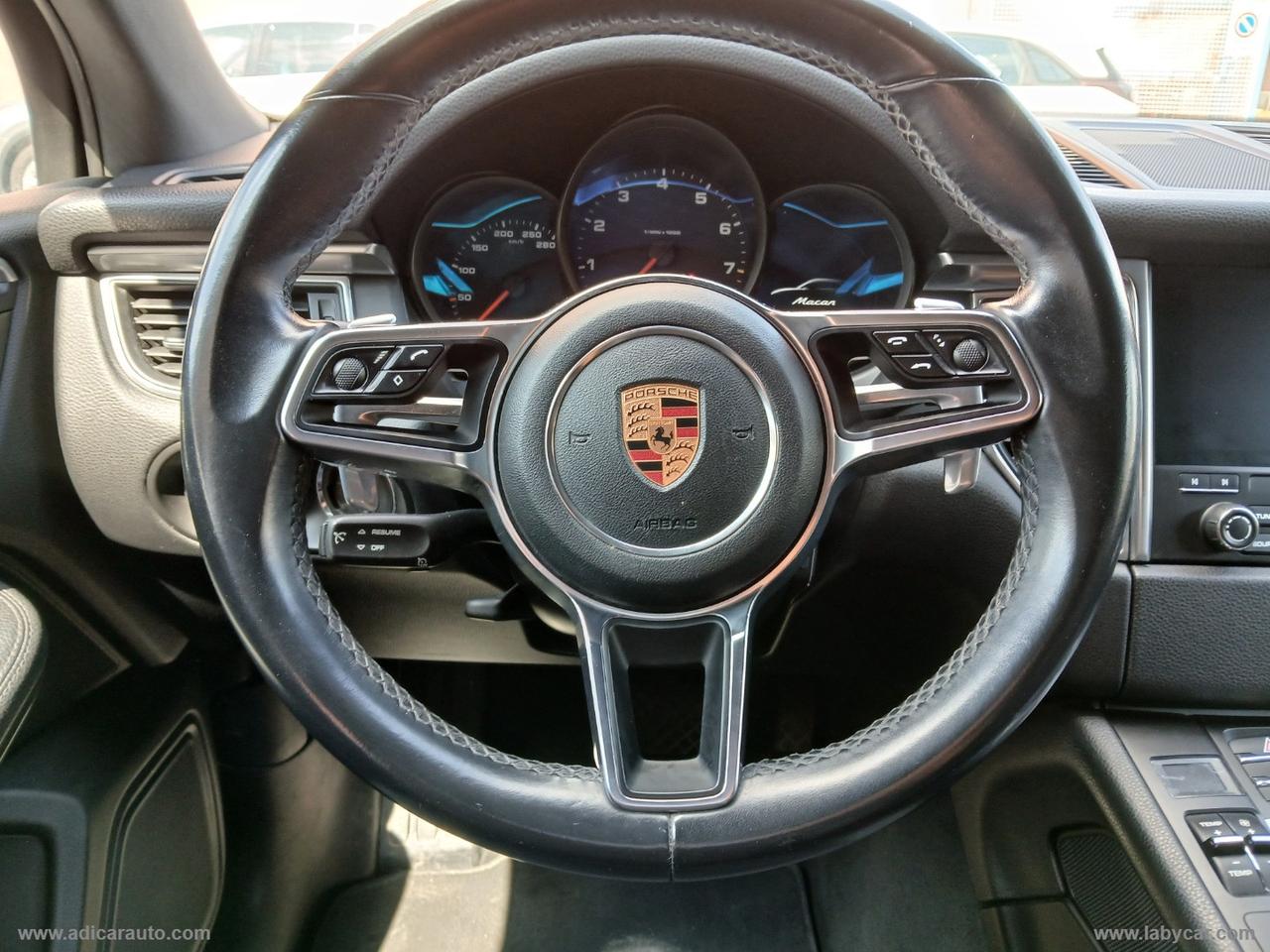 PORSCHE Macan 2.0