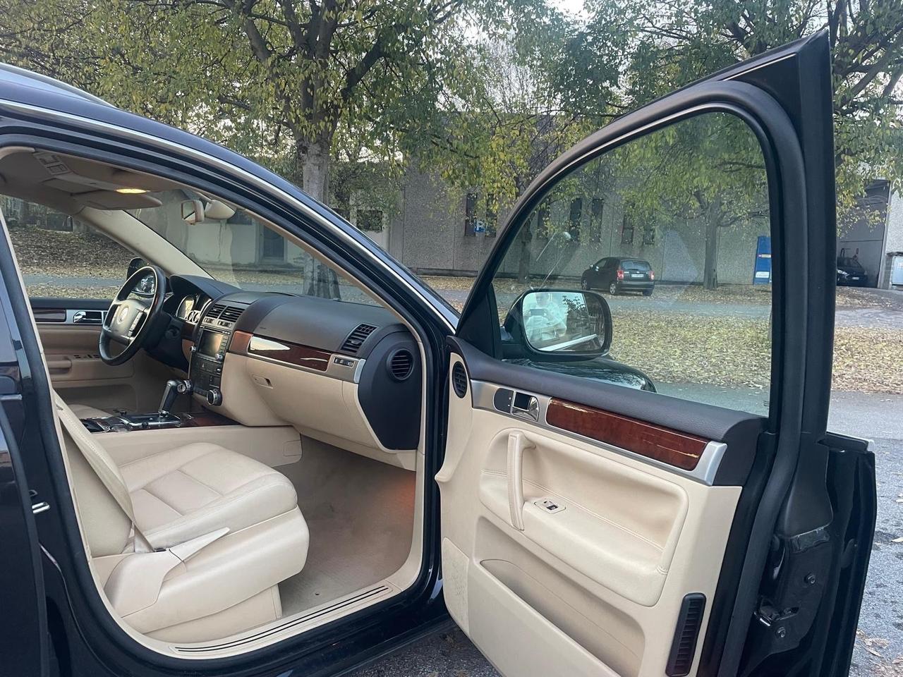 Volkswagen Touareg 3.0/240CV V6 TDI DPF tip. Exclusive