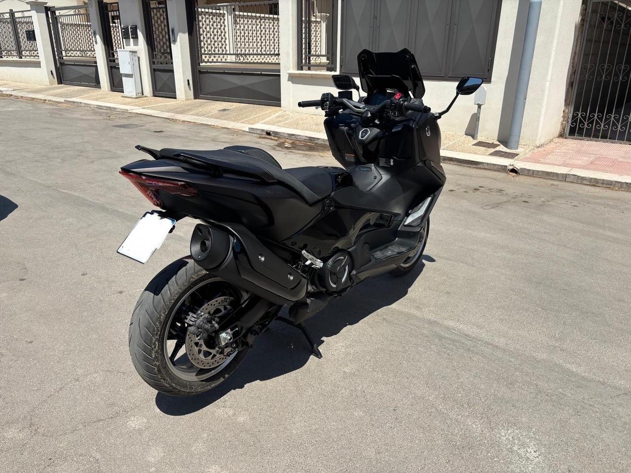 Yamaha T Max 560 TECH MAX DARK MAGMA