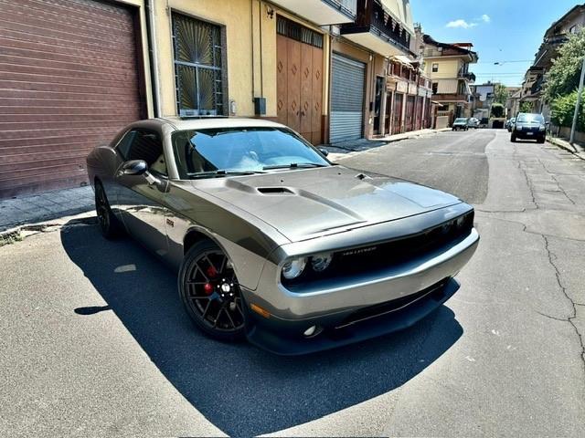 Dodge Challenger 6.4 v8 srt