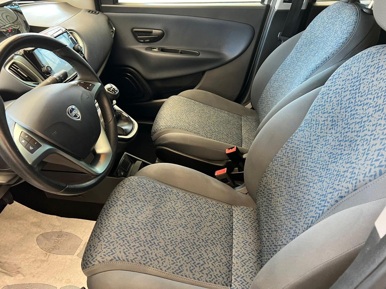 Lancia Ypsilon 1.0 FireFly 5 porte S&S Hybrid Ecochic Gold