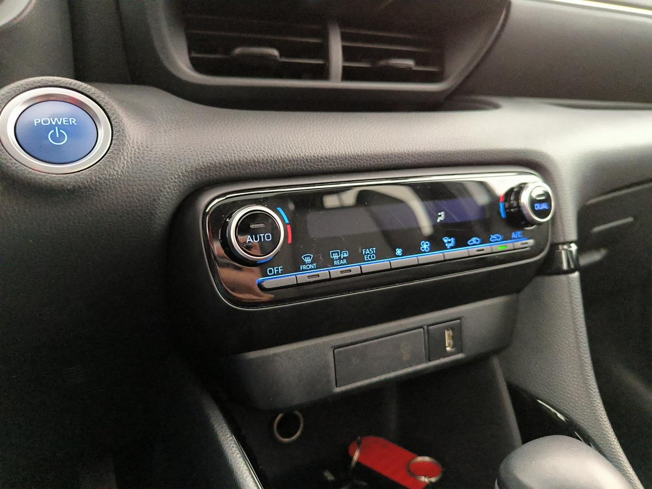 Toyota Yaris 1.5h lounge