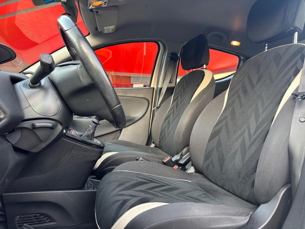 Lancia Ypsilon ADATTA A NEOPATENTATI 1.2 69 CV 5 porte GPL Ecochic Silver
