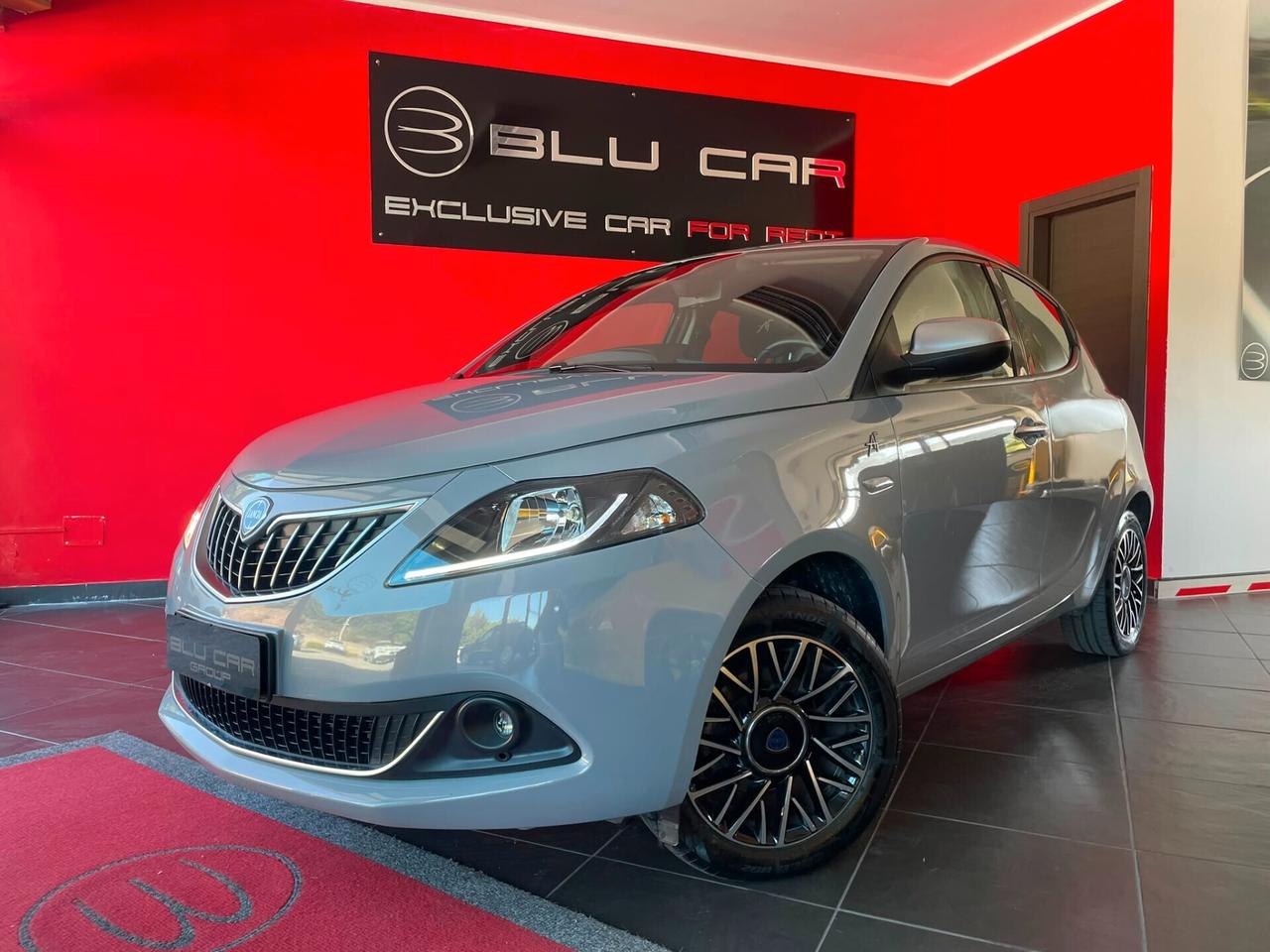 LANCIA YPSILON 1.0HYBRID ALBERTA FERRETTI 70cv