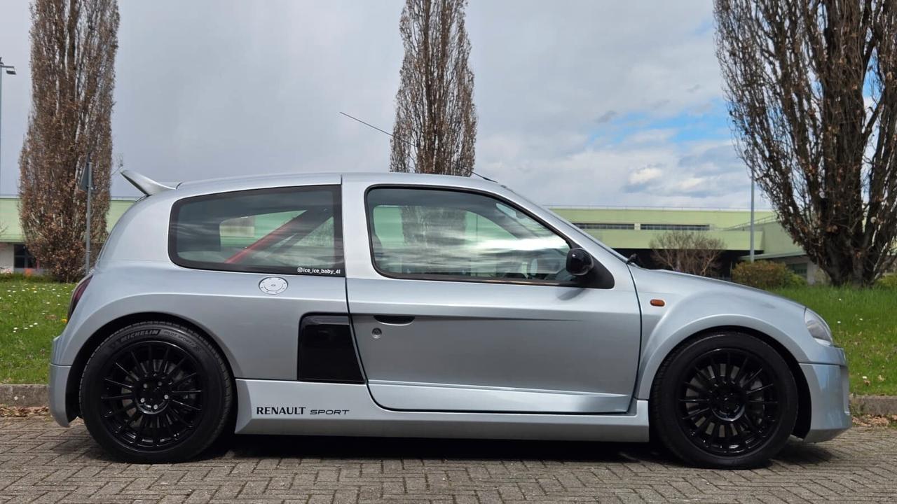 Renault Clio 3.0 V6 24V cat 3 porte Sport