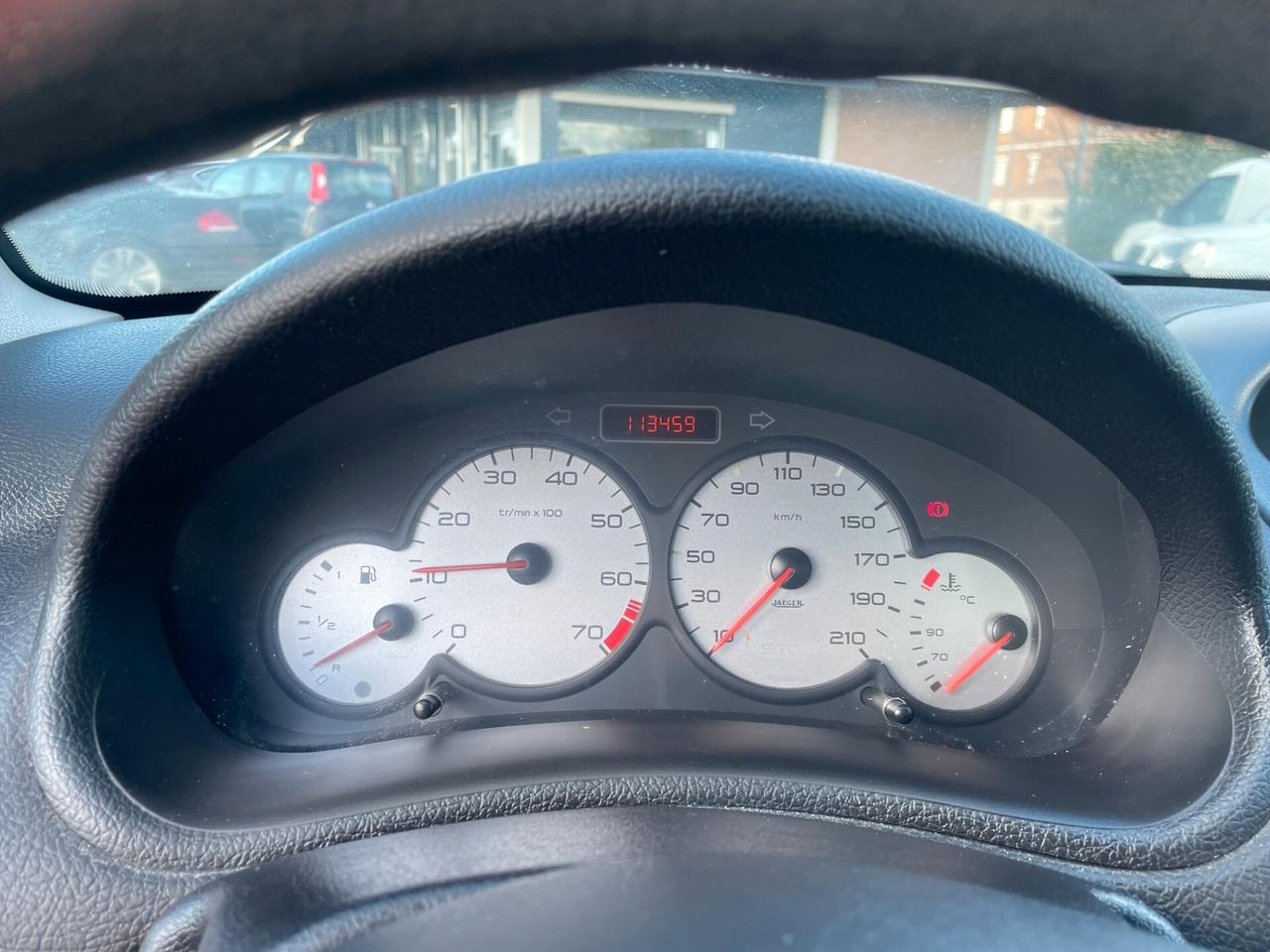 Peugeot 206 1.1 3p. Lee