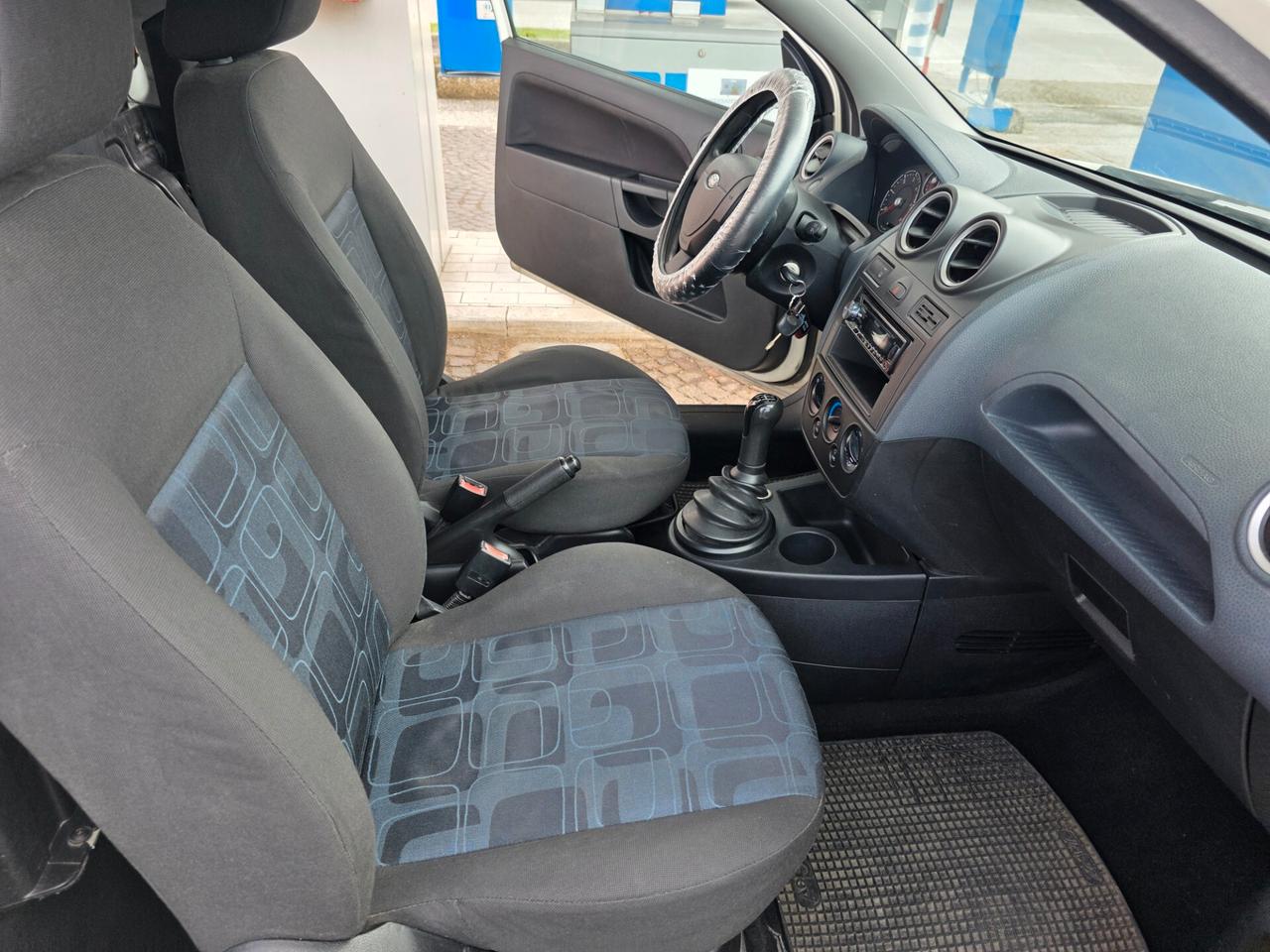 Ford Fiesta 1.4 TDCi 3p. Van con 232.000km Neopatentati ok