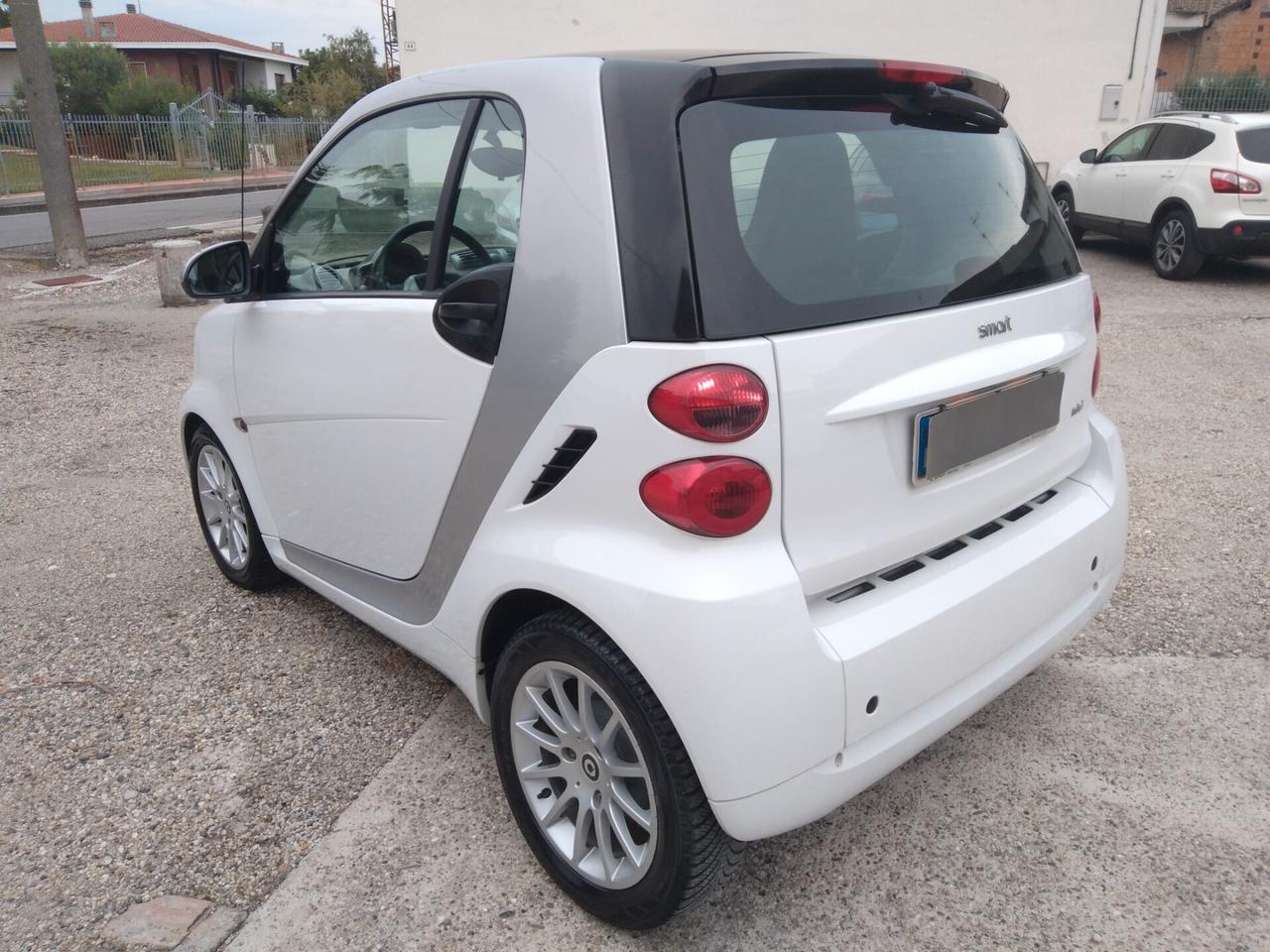 Smart ForTwo 1000 52 kW MHD coupé pure