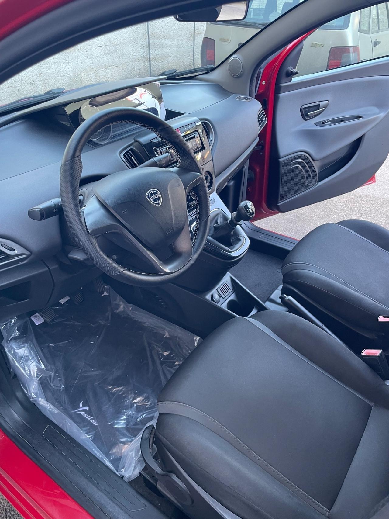 Lancia Ypsilon 1.2 69 CV 5 porte GPL Ecochic Gold dal nord Italia