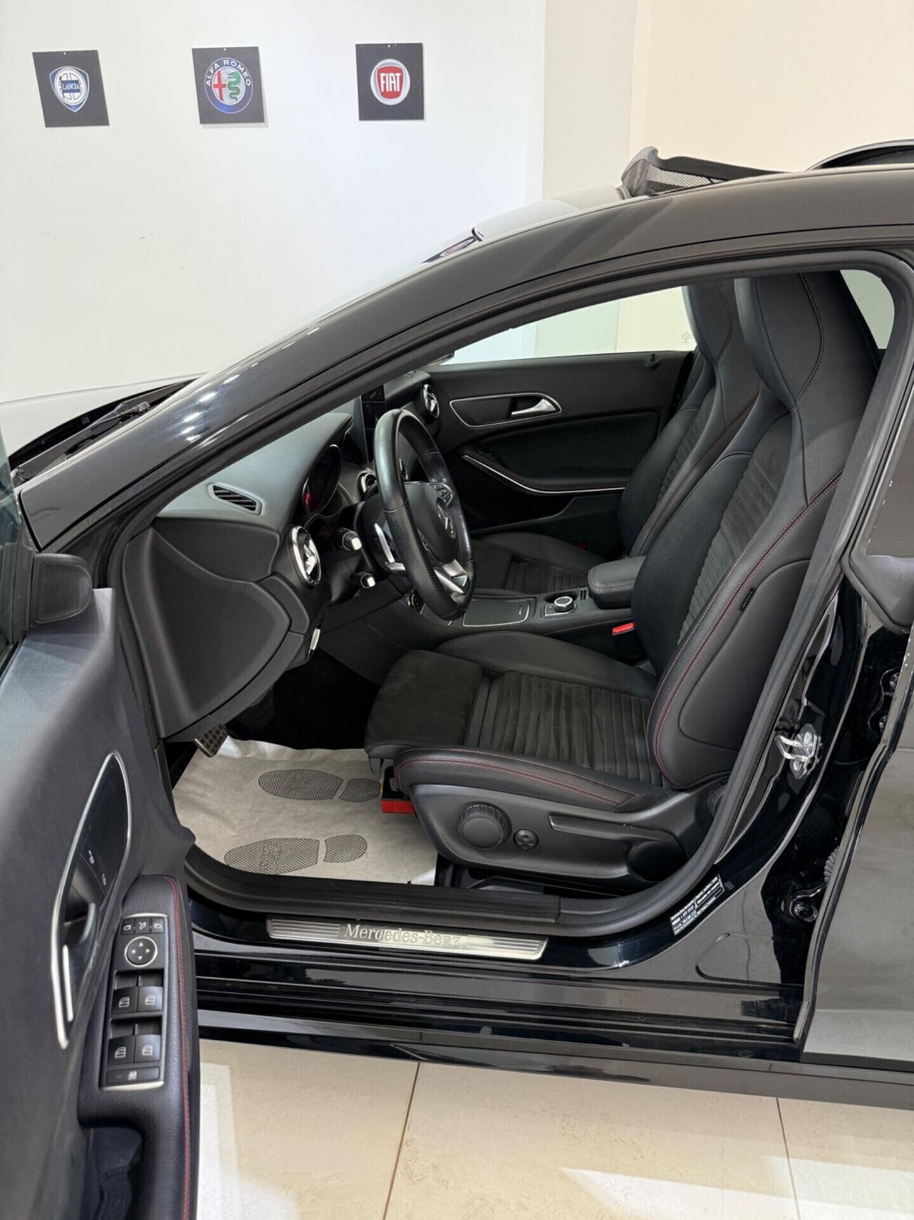 CLA 220 D AUTOMATIC PREMIUM TOTAL BLACK