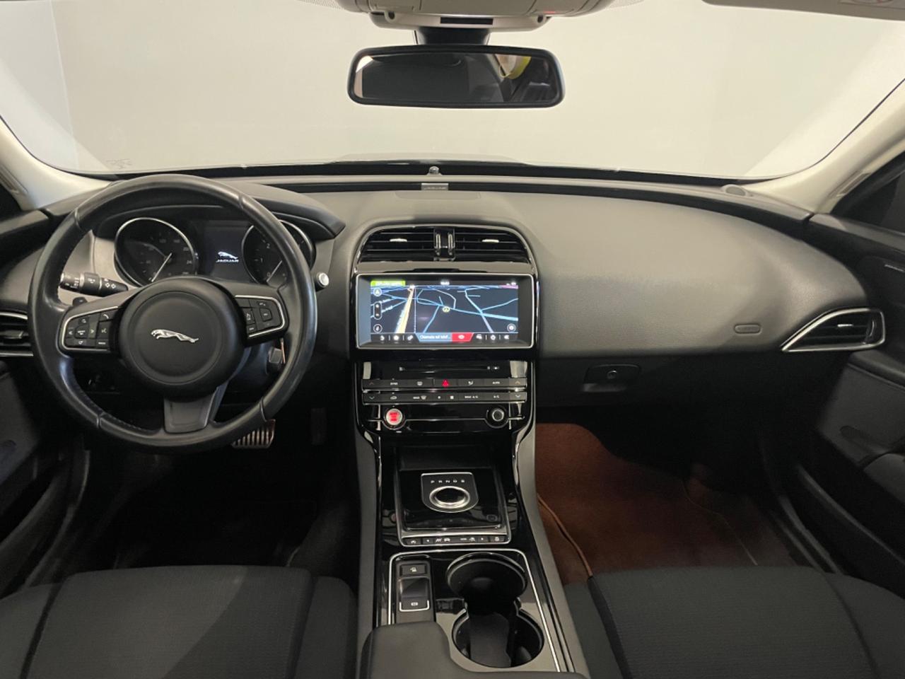 Jaguar XE 2.0 D Turbo 180 CV AWD aut. R-Sport km 104.000