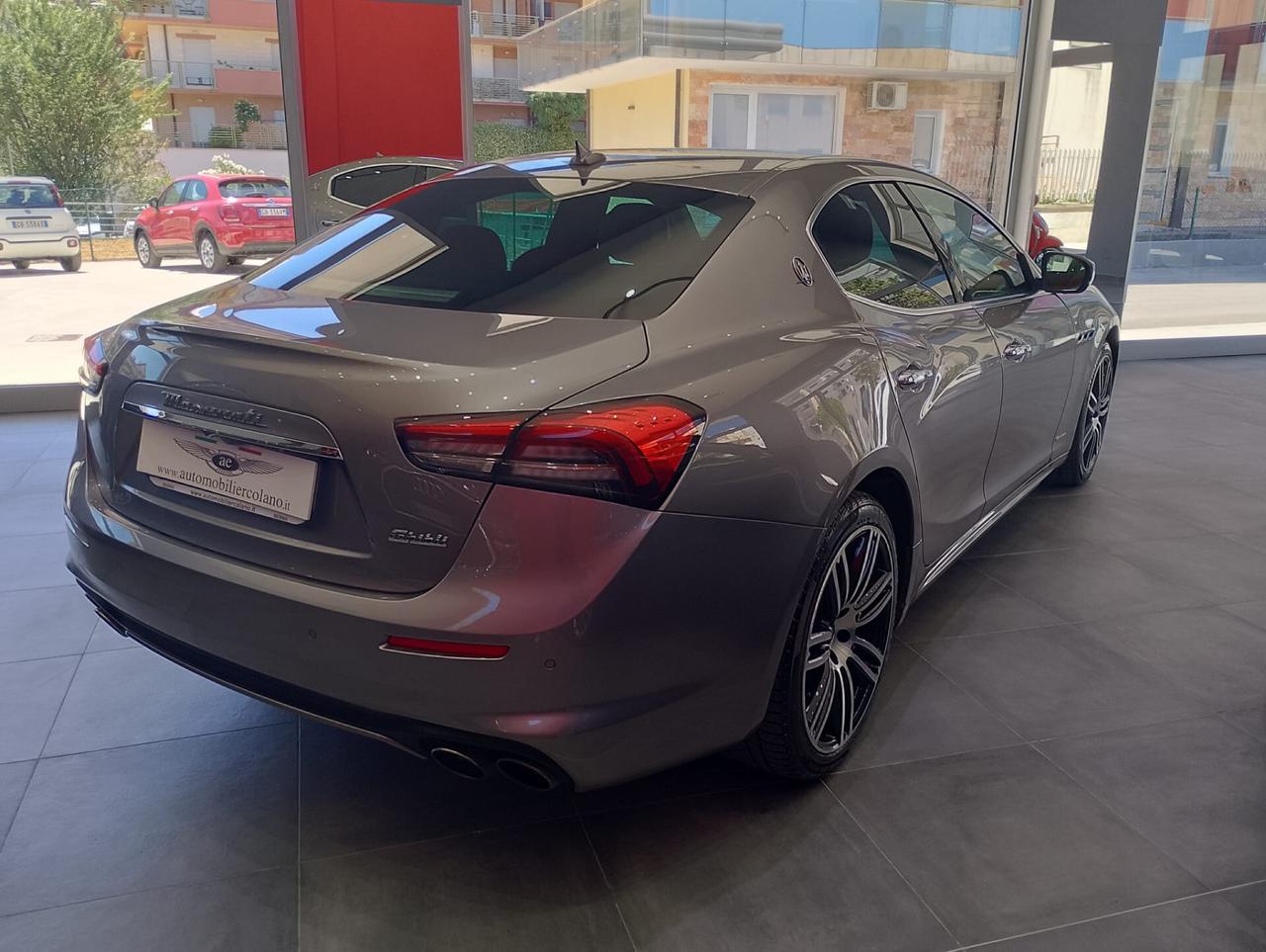 Maserati Ghibli L4 330 CV MHEV Granlusso INTERNO ROSSO CARTIER