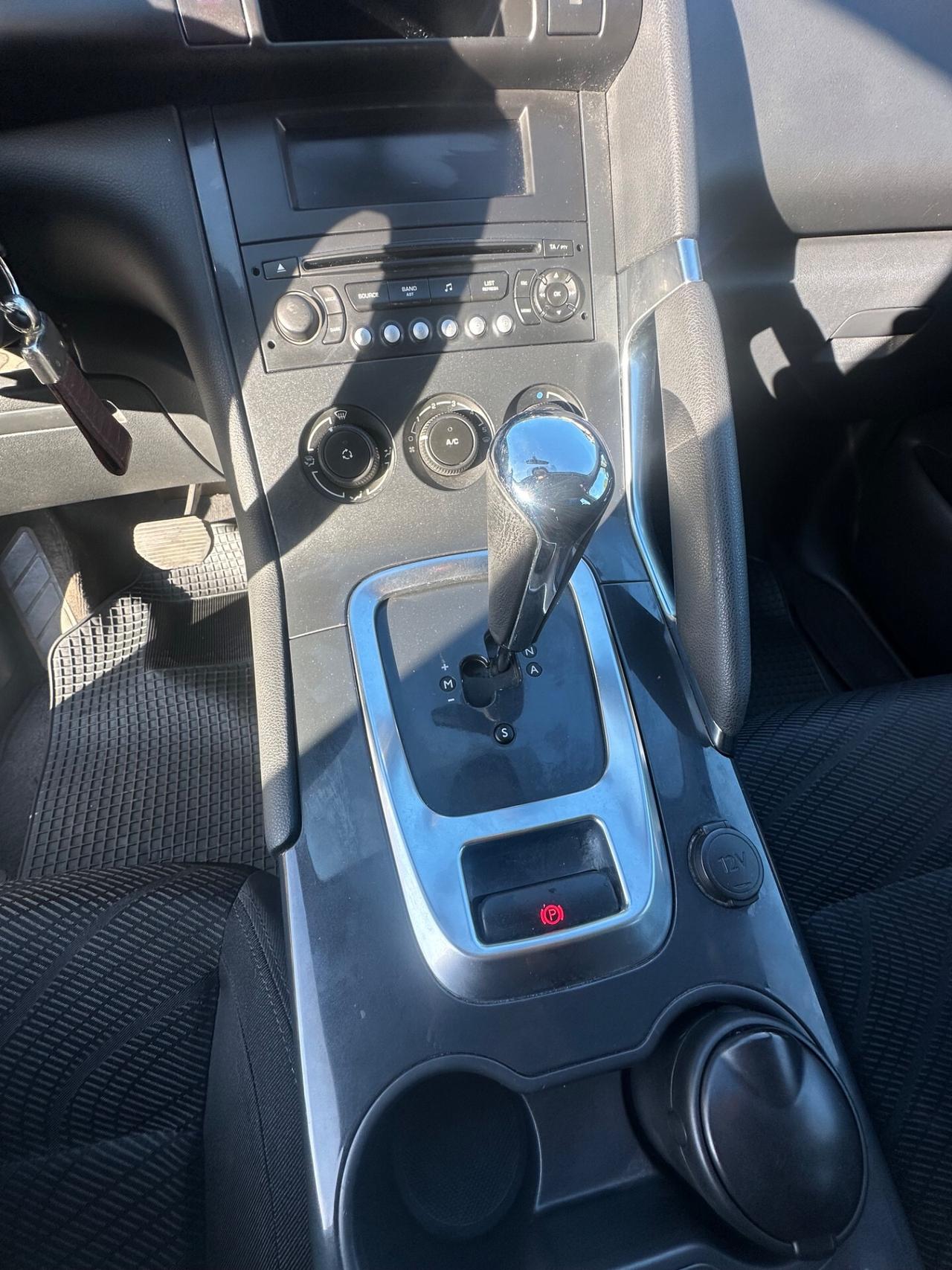 Peugeot 3008 1.6 HDi 110CV cambio robotizzato Business