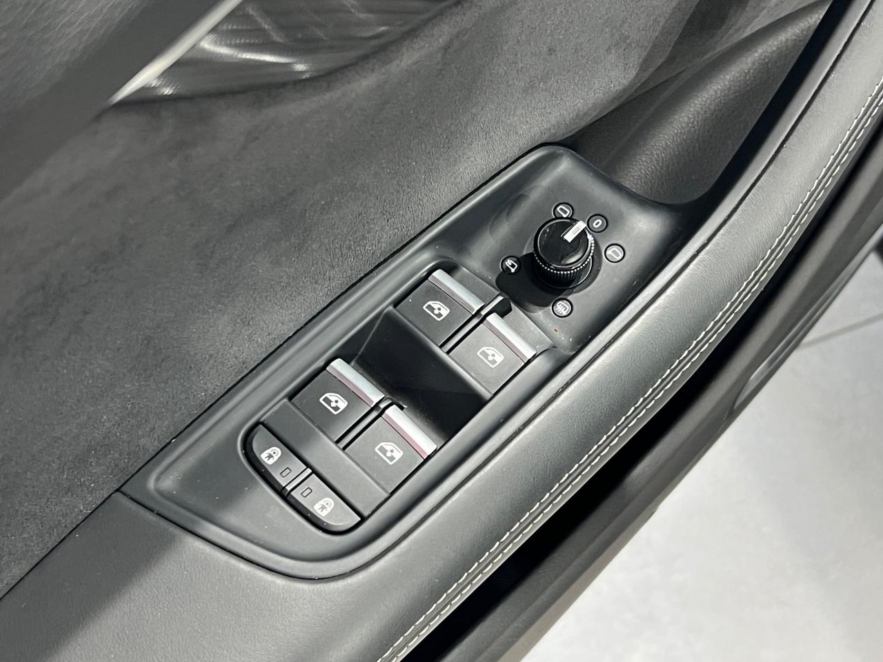 Audi Q8 RS TFSI V8 quattro tiptronic