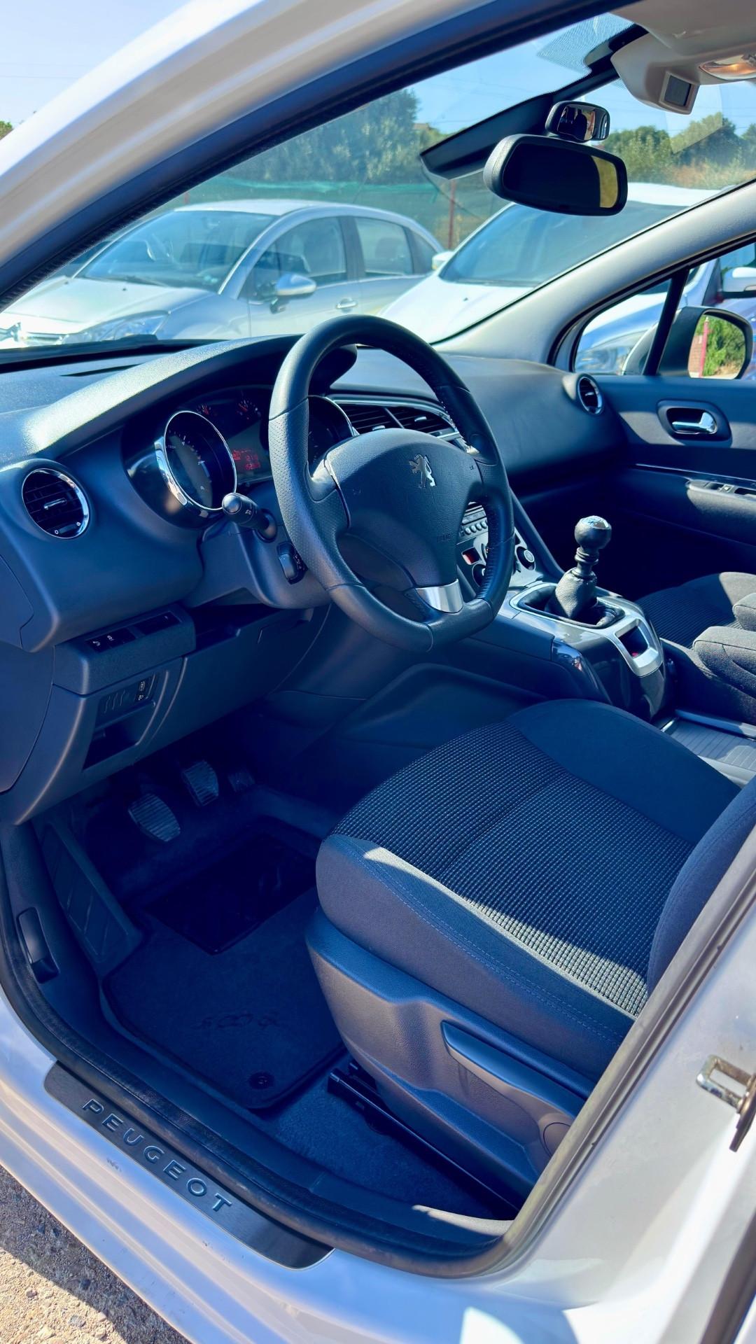 Peugeot 5008 1.6 HDi 115CV Allure