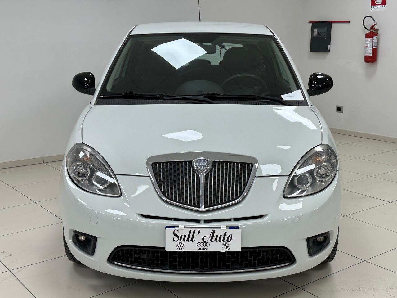 Lancia Ypsilon 1.2 69 CV Unyca - 2011