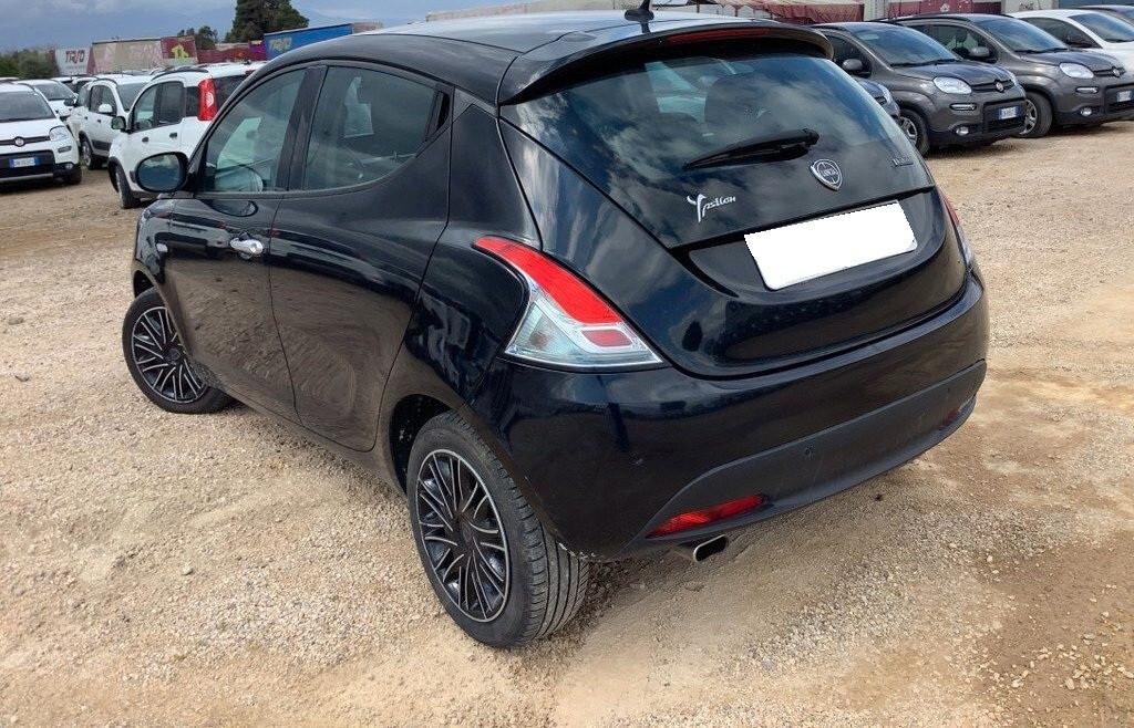 Lancia Ypsilon 1.0 FireFly 5 porte S&S Hybrid Gold
