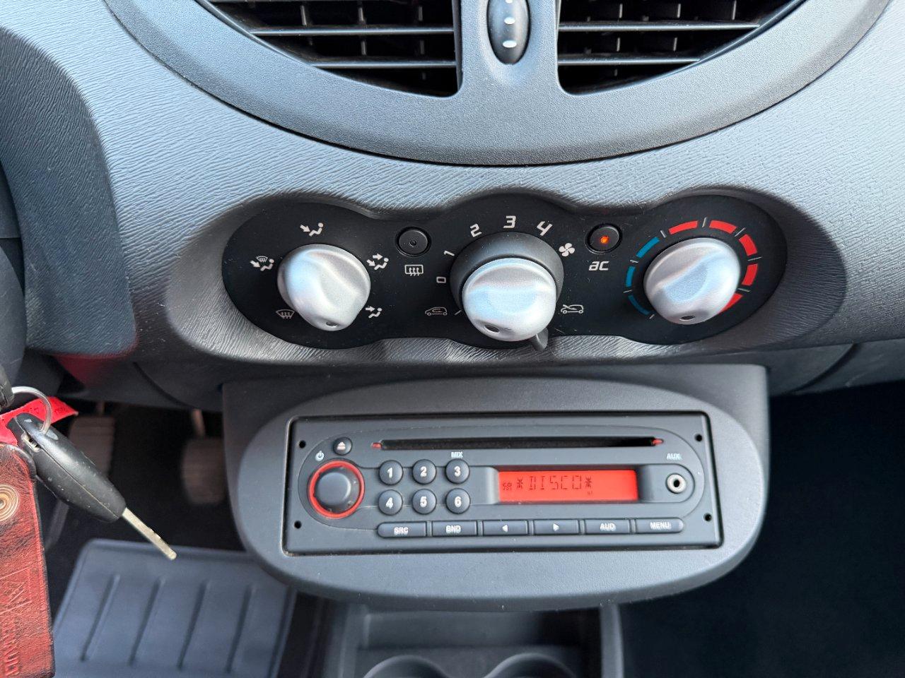 Renault Twingo 1.2 Le Iene 60cv IDONEA NEOPATENTATI
