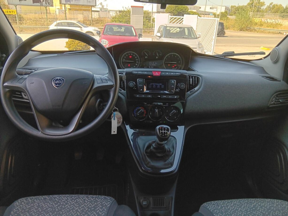 Lancia Ypsilon Hybrid Silver 1.0 (70 cv)