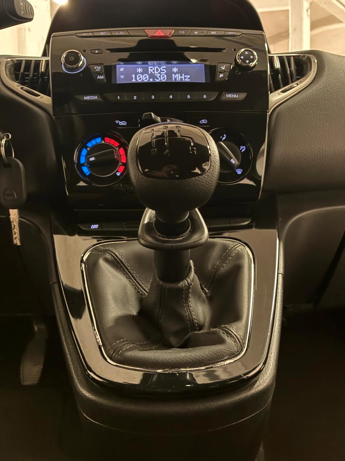 Lancia Ypsilon 0.9 TwinAir 85 CV 5 porte Metano Ecochic Gold