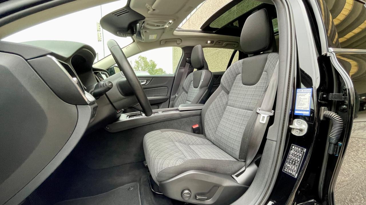 VOLVO V60 B4 2.0 GEARTRONIC MOMENTUM BUSINESS PRO 197CV - FULL LED, TETTO, SEDILI RISCALDABILI