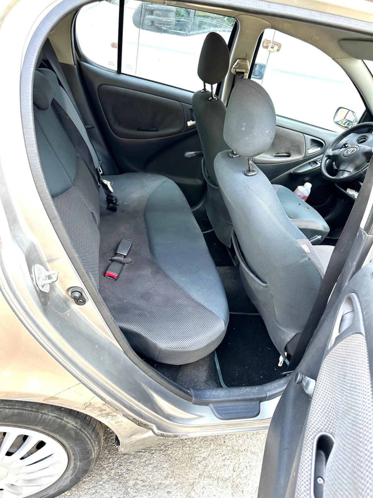 Toyota Yaris 1.0i 16V cat 5 porte
