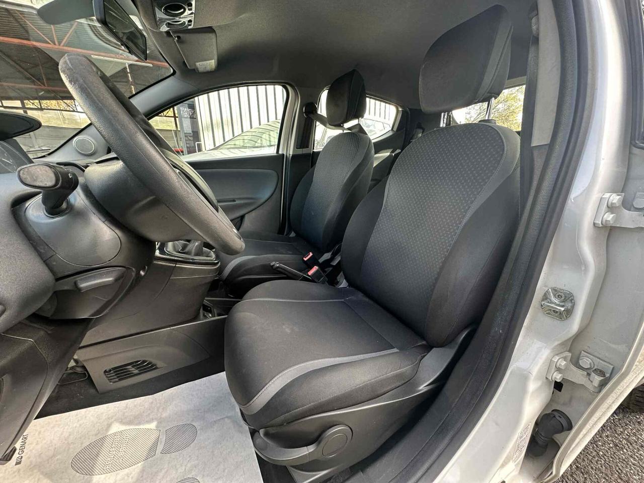 Lancia Ypsilon 1.2 69 CV 5 porte Gold