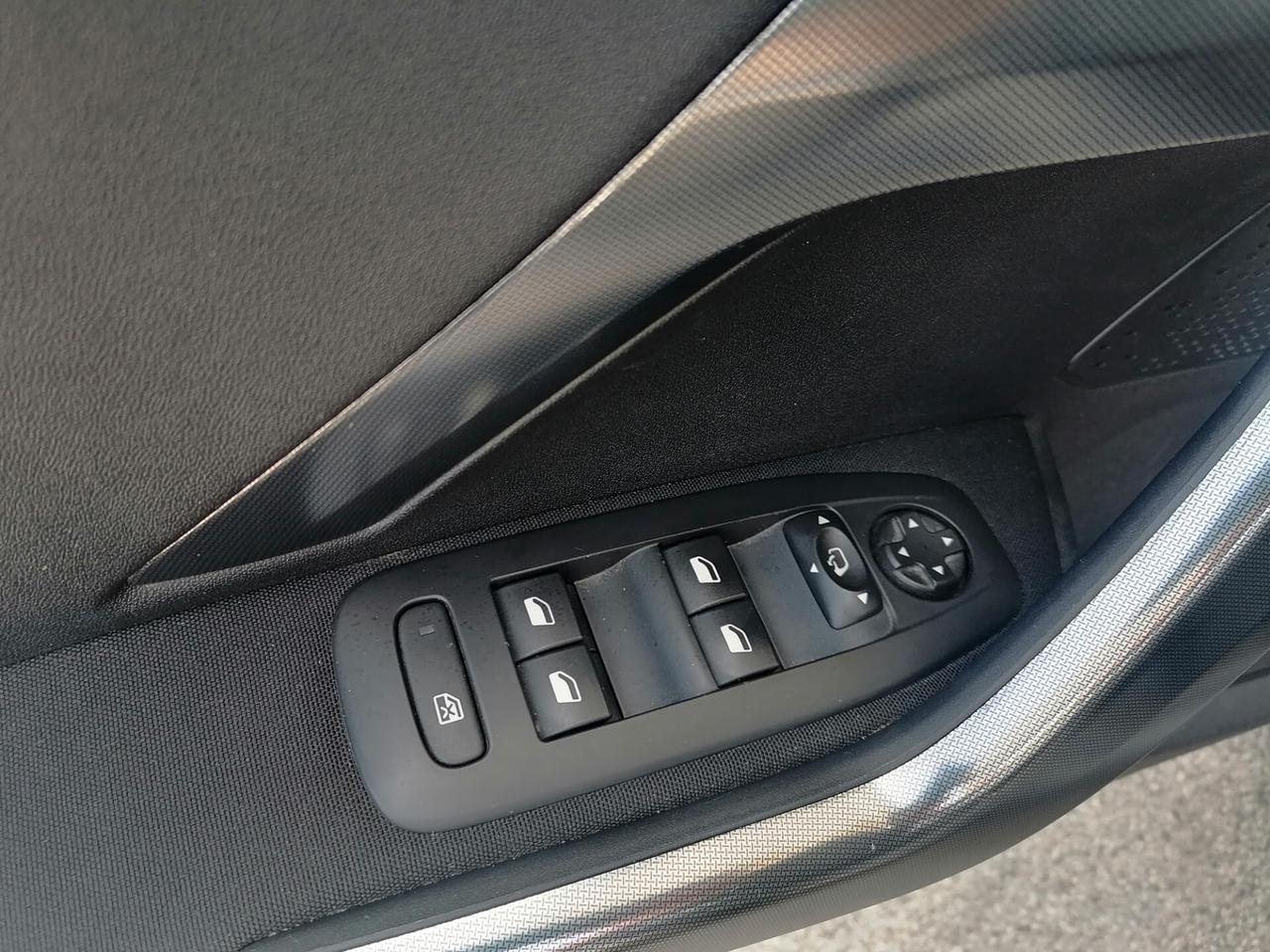 Peugeot 2008 1.6 BlueHDi 120 ALLURE 2017